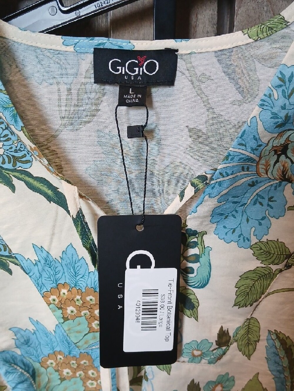 GiGiO Botanical Puff Sleeve Top - Picture 3 of 3